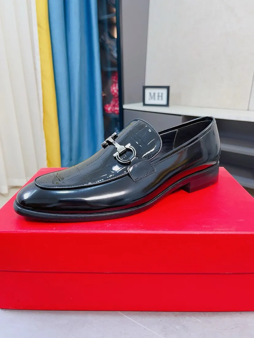 Men's shoes💰500🌸🌸[Ferragamo] Ferragamo's top men's business leather shoes💯Original copy of the official website, the upper is made of imported official website 1:1 material🍁Italian embossed cowhide🇮🇹Imported water-dyed leather lining. It’s definitely not made with ordinary craftsmanship, it’s the model used by celebrities! The factory’s craftsmanship is designed to create the most perfect shoes for trendy men! Code number 38-44 (45 can be customized)